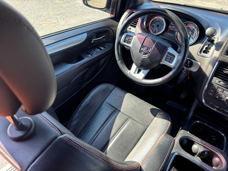 Dodge Grand Caravan Vehicle Full-screen Gallery Image 15