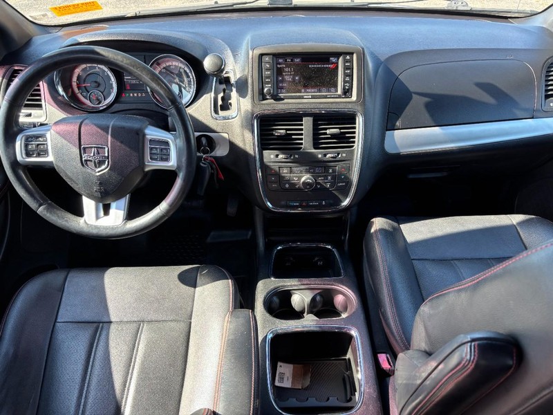 Dodge Grand Caravan Vehicle Full-screen Gallery Image 16