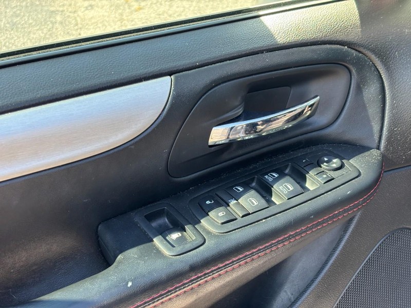 Dodge Grand Caravan Vehicle Full-screen Gallery Image 19