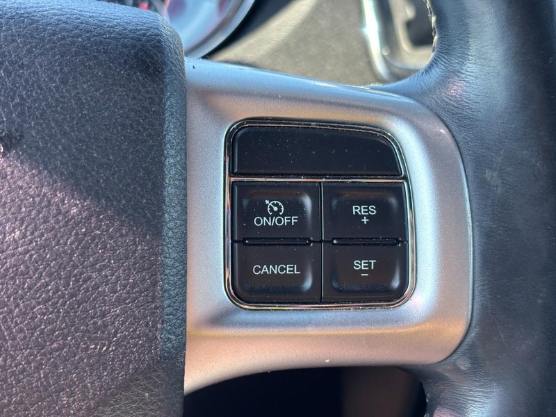 Dodge Grand Caravan Vehicle Full-screen Gallery Image 21