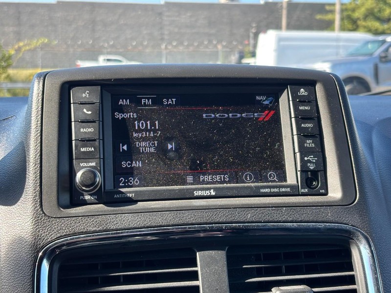 Dodge Grand Caravan Vehicle Full-screen Gallery Image 23