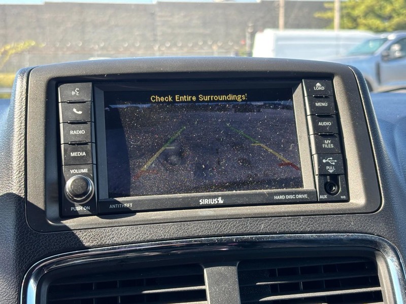 Dodge Grand Caravan Vehicle Full-screen Gallery Image 24