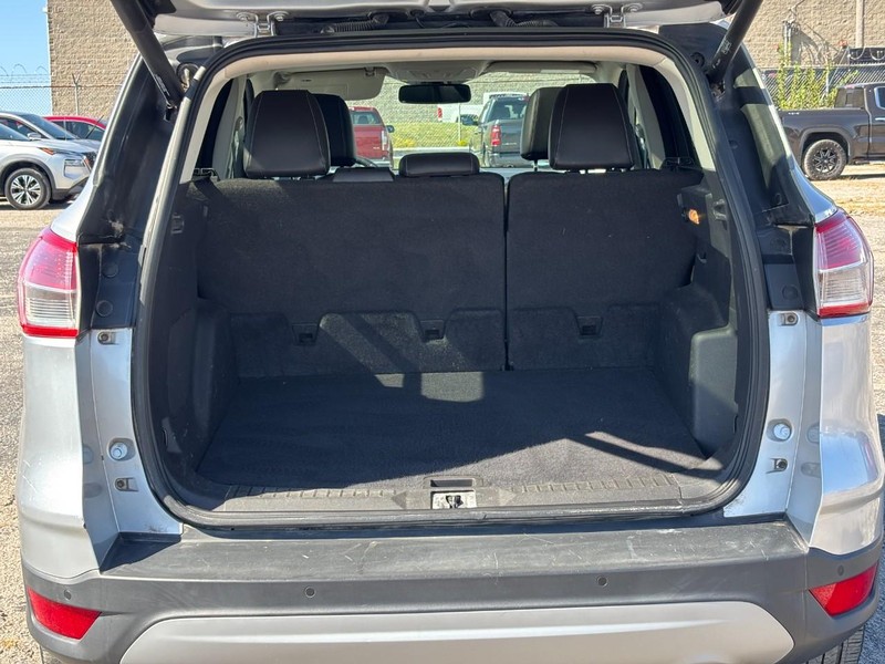 Ford Escape Vehicle Full-screen Gallery Image 11