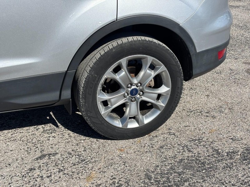 Ford Escape Vehicle Full-screen Gallery Image 12