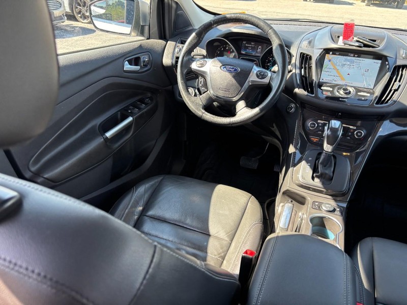 Ford Escape Vehicle Full-screen Gallery Image 14