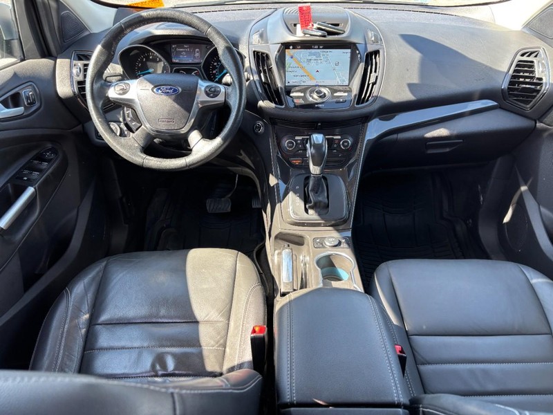 Ford Escape Vehicle Full-screen Gallery Image 15
