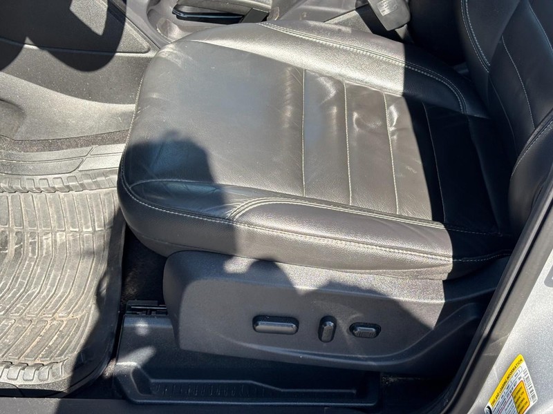 Ford Escape Vehicle Full-screen Gallery Image 17