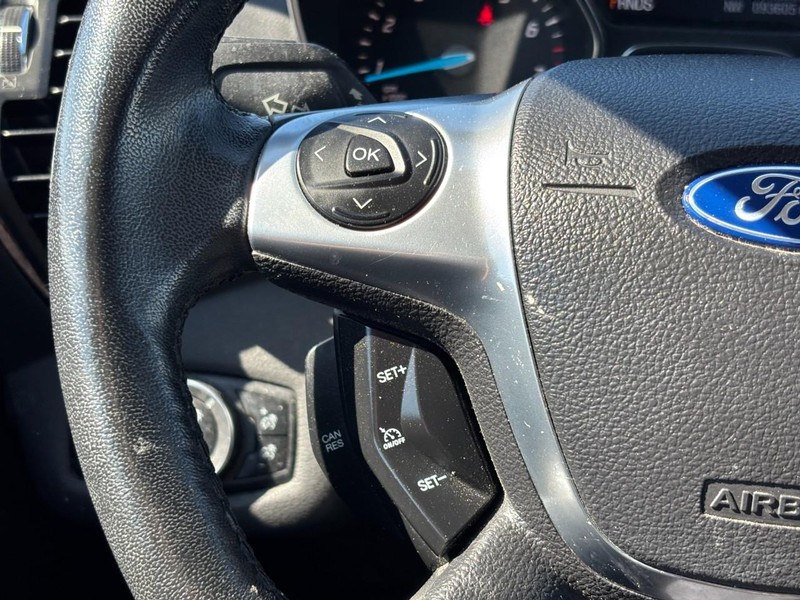 Ford Escape Vehicle Full-screen Gallery Image 19