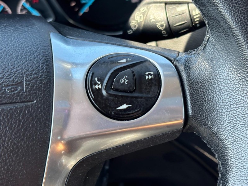 Ford Escape Vehicle Full-screen Gallery Image 20