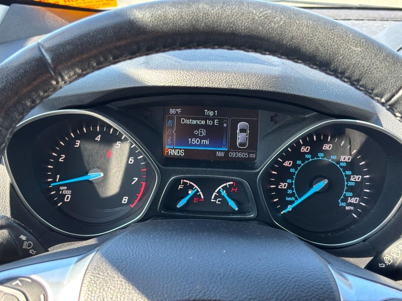 Ford Escape Vehicle Full-screen Gallery Image 21