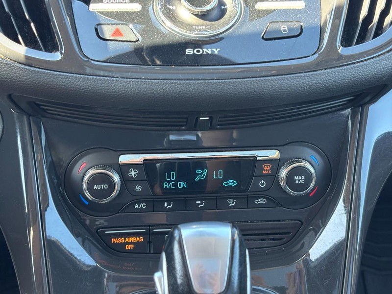 Ford Escape Vehicle Full-screen Gallery Image 24