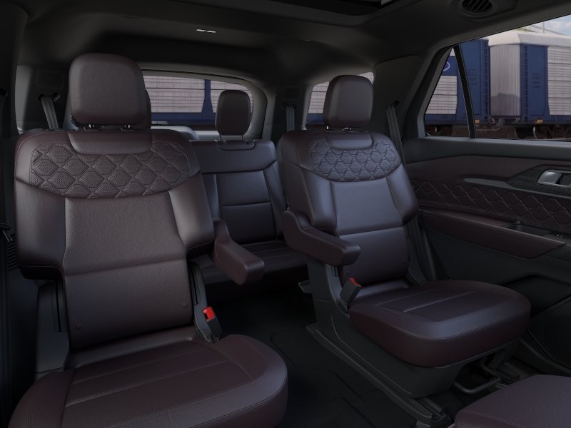 Ford Explorer Vehicle Full-screen Gallery Image 13