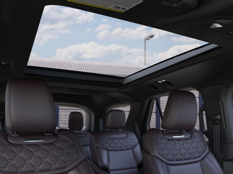 Ford Explorer Vehicle Full-screen Gallery Image 24