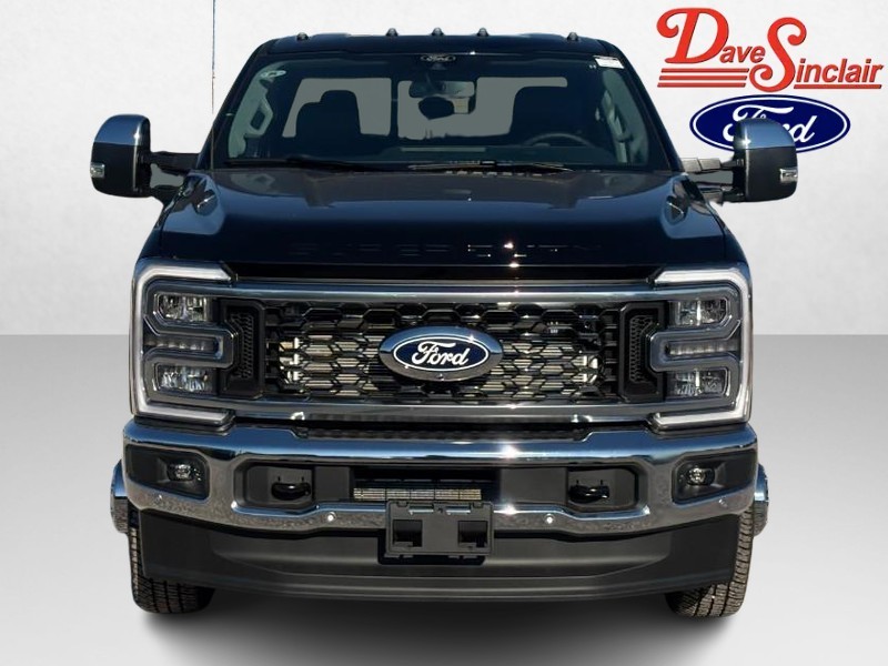 Ford Super Duty F-350 DRW Vehicle Full-screen Gallery Image 02