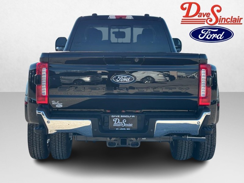 Ford Super Duty F-350 DRW Vehicle Full-screen Gallery Image 08