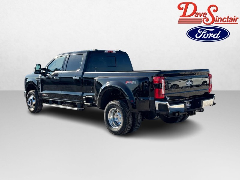 Ford Super Duty F-350 DRW Vehicle Full-screen Gallery Image 09