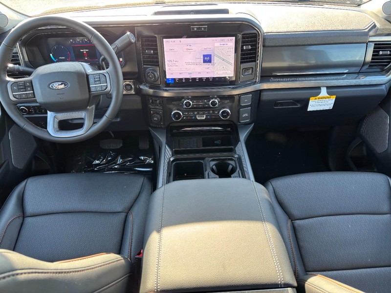 Ford Super Duty F-350 DRW Vehicle Full-screen Gallery Image 15
