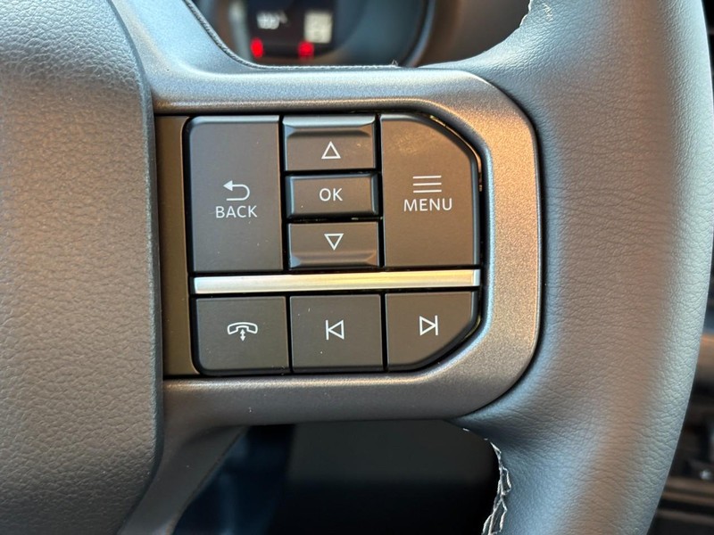 Ford Super Duty F-350 DRW Vehicle Full-screen Gallery Image 20