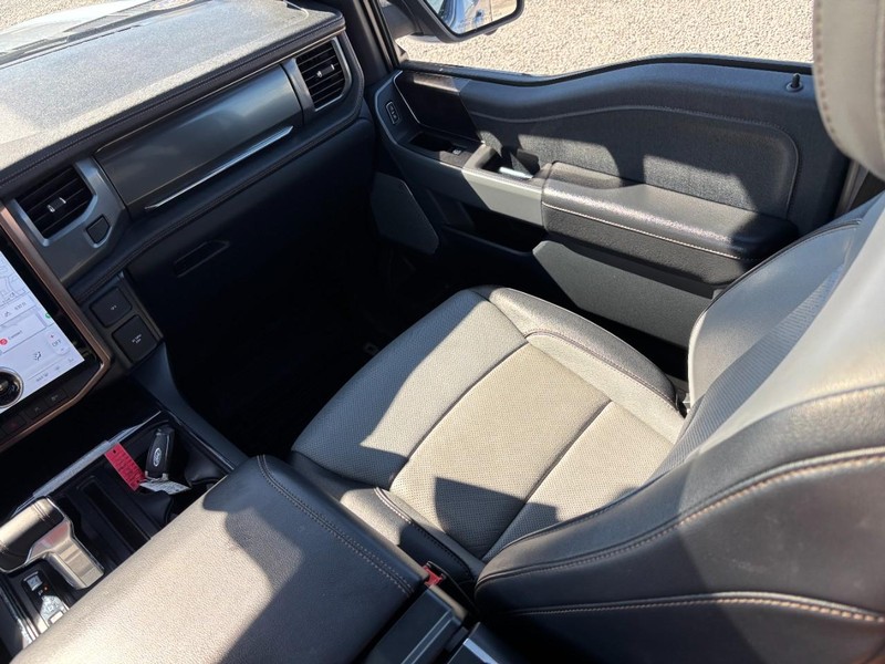 Ford F-150 Lightning Vehicle Image 16