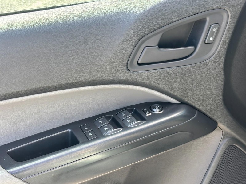Chevrolet Colorado Vehicle Image 18