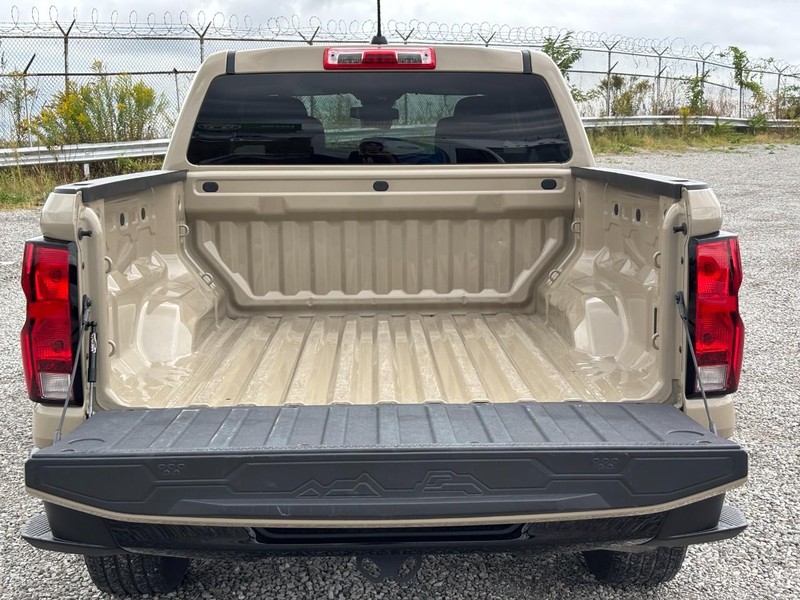 Chevrolet Colorado Vehicle Image 11
