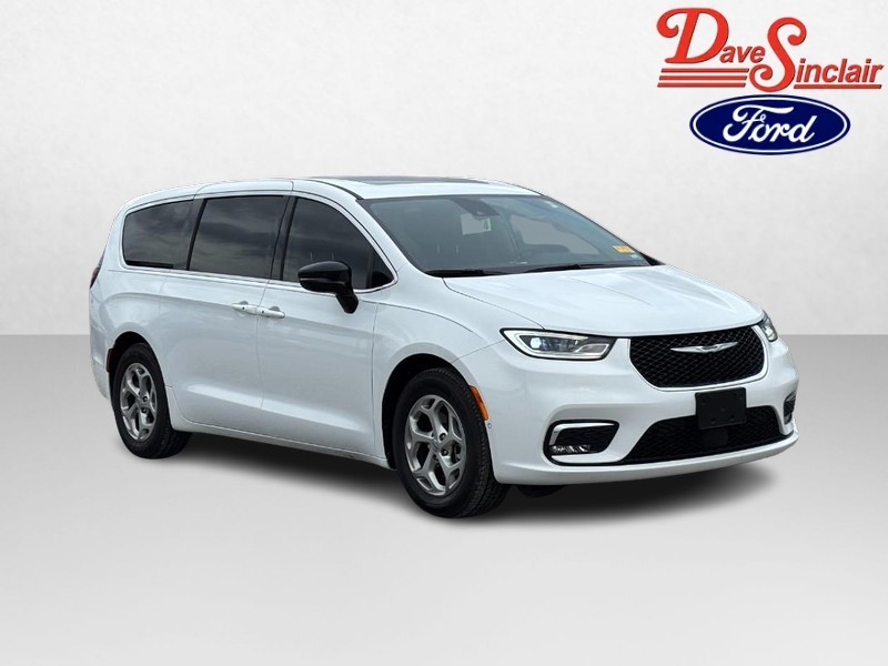Chrysler Pacifica Vehicle Image 04