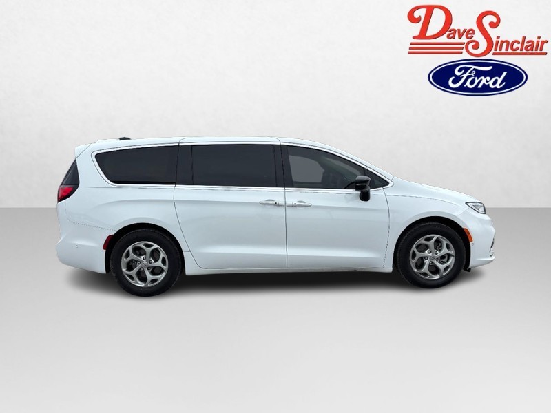 Chrysler Pacifica Vehicle Image 05