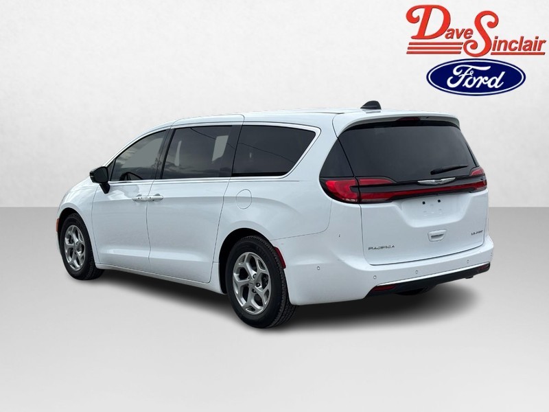 Chrysler Pacifica Vehicle Image 09