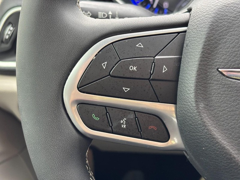 Chrysler Pacifica Vehicle Image 20