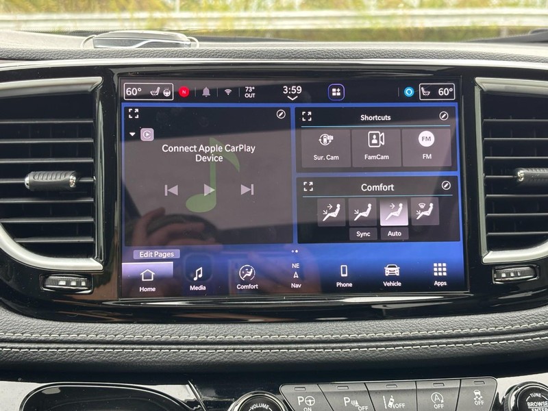 Chrysler Pacifica Vehicle Image 23