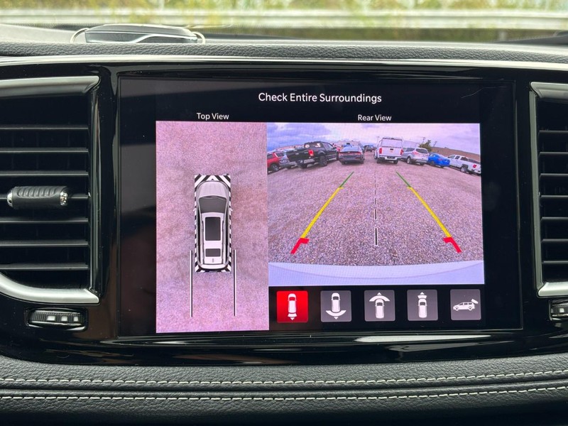 Chrysler Pacifica Vehicle Image 25