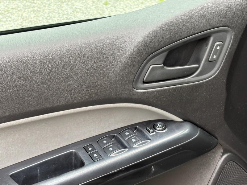Chevrolet Colorado Vehicle Image 17