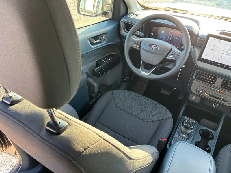 Ford Maverick Vehicle Image 14