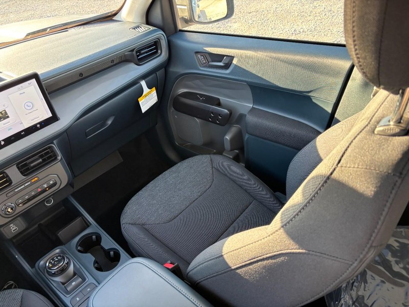 Ford Maverick Vehicle Image 16