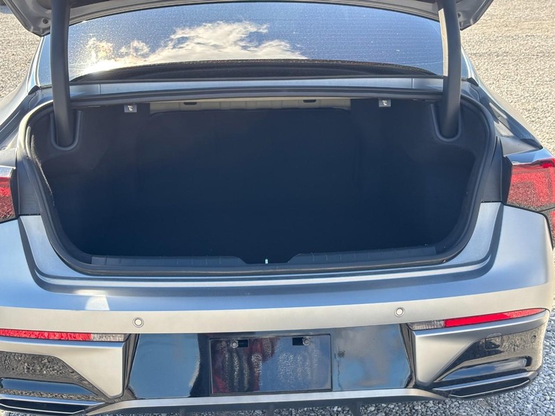 Kia K5 Vehicle Image 11