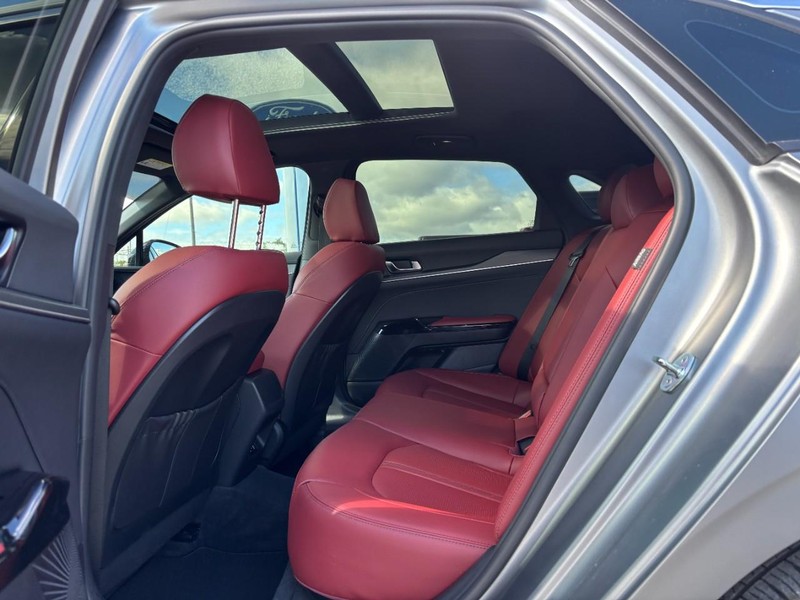 Kia K5 Vehicle Image 13