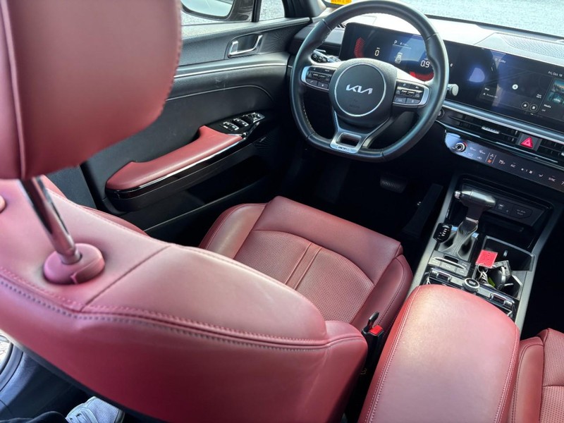 Kia K5 Vehicle Image 14