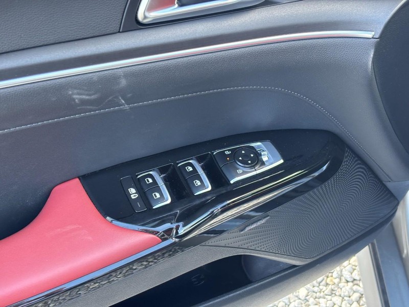 Kia K5 Vehicle Image 18