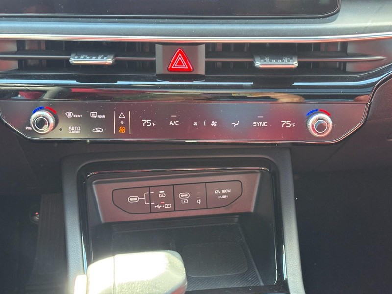 Kia K5 Vehicle Image 25