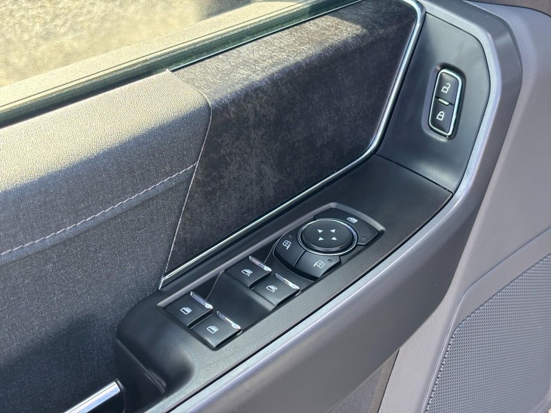 Ford F-150 Lightning Vehicle Image 18