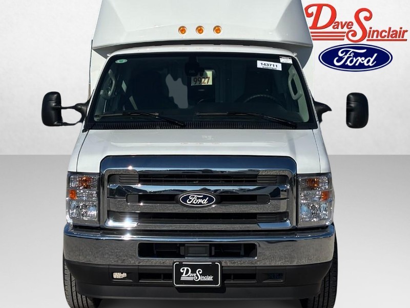 Ford E-Series Cutaway Vehicle Full-screen Gallery Image 02