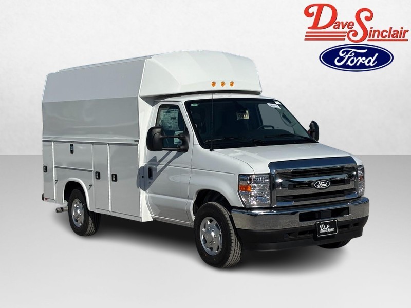 Ford E-Series Cutaway Vehicle Full-screen Gallery Image 04