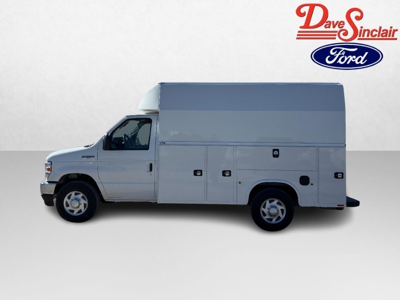 Ford E-Series Cutaway Vehicle Full-screen Gallery Image 10