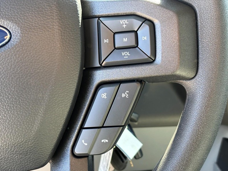 Ford E-Series Cutaway Vehicle Full-screen Gallery Image 19