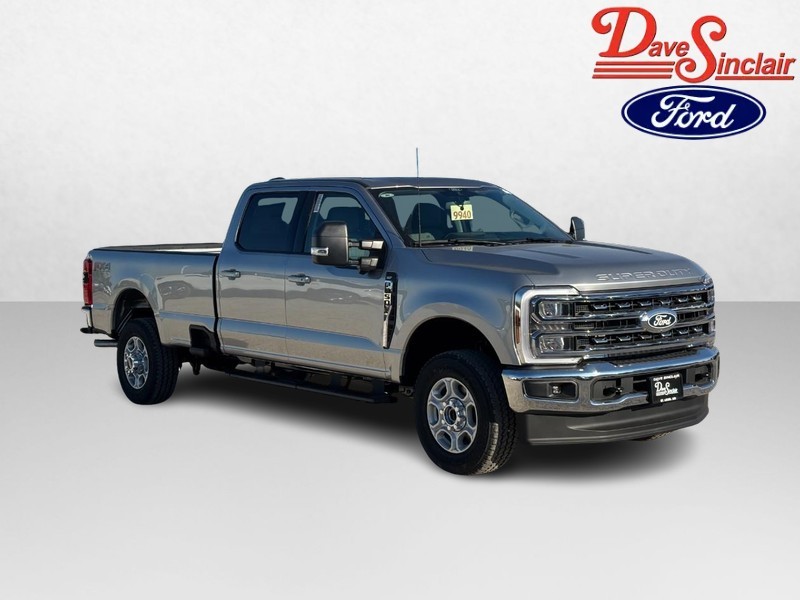 Ford Super Duty F-350 SRW Vehicle Full-screen Gallery Image 04