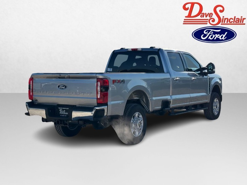 Ford Super Duty F-350 SRW Vehicle Full-screen Gallery Image 07