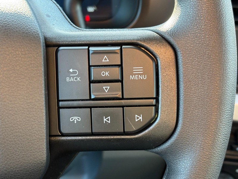 Ford Super Duty F-350 SRW Vehicle Full-screen Gallery Image 20