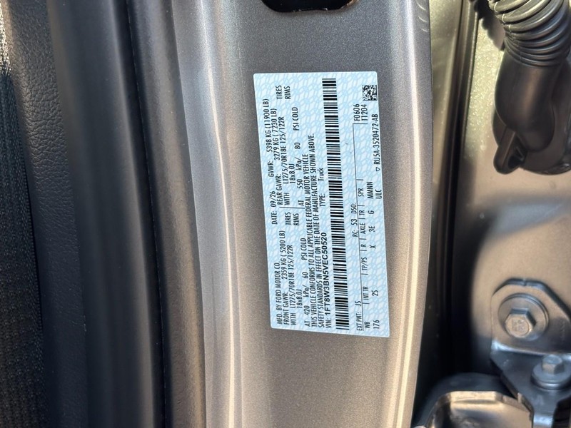 Ford Super Duty F-350 SRW Vehicle Full-screen Gallery Image 26