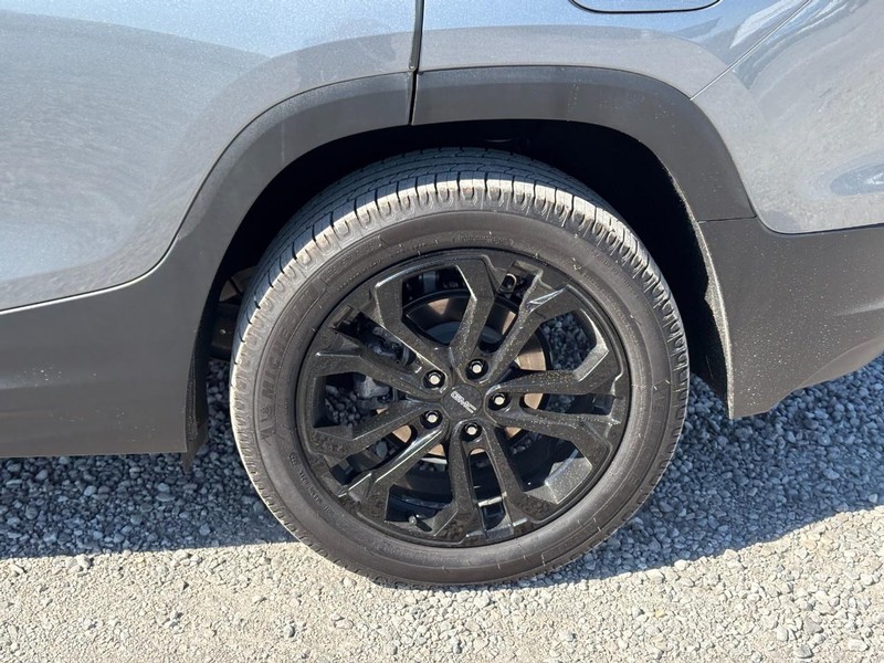 GMC Terrain Vehicle Full-screen Gallery Image 12