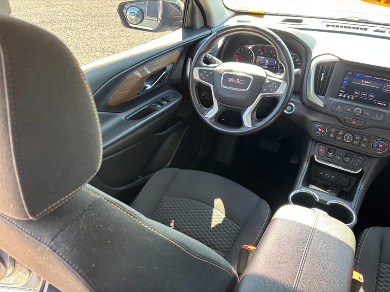 GMC Terrain Vehicle Full-screen Gallery Image 14